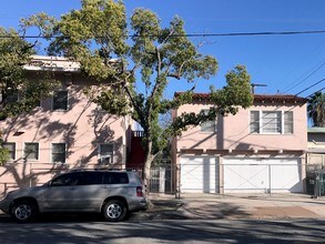 874 W 40th Pl in Los Angeles, CA - Building Photo - Building Photo