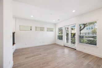 1623 Westside Gardens Ln in Houston, TX - Building Photo - Building Photo