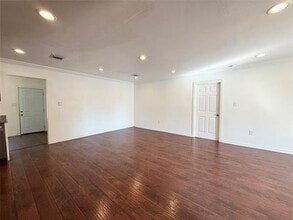 311 N MacArthur Blvd in Irving, TX - Building Photo - Building Photo