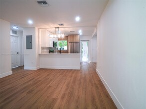 204 NE 10th St in Pompano Beach, FL - Building Photo - Building Photo