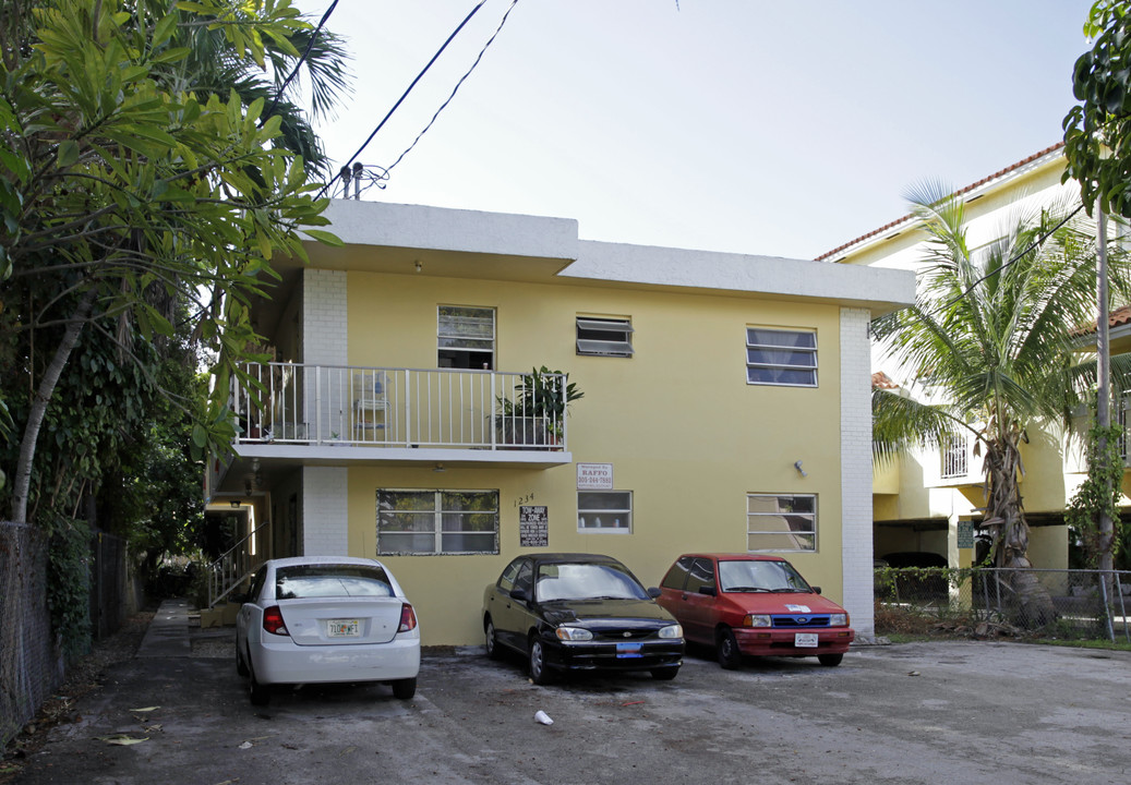 1234 SW 5th St in Miami, FL - Building Photo