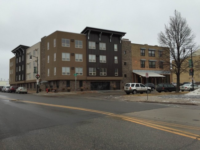 Alexandra Marie in Fargo, ND - Foto de edificio - Building Photo