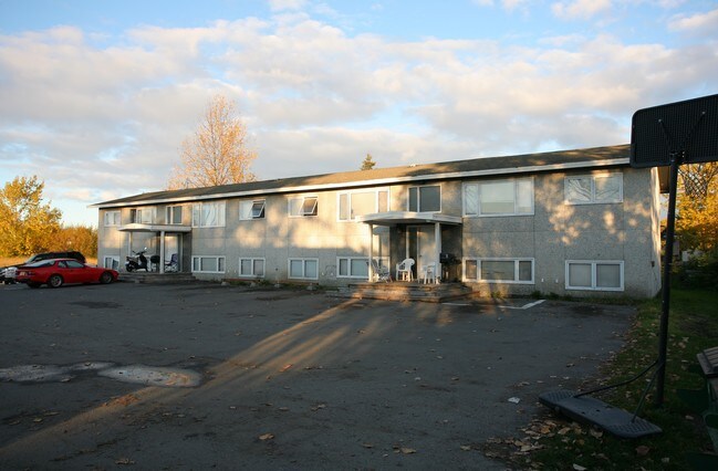 4228 San Roberto Ave in Anchorage, AK - Foto de edificio - Building Photo