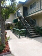 12100 S Vermont Ave in Los Angeles, CA - Building Photo - Building Photo
