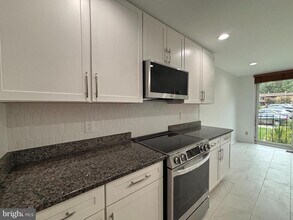 8022 Inverness Ridge Rd in Potomac, MD - Building Photo - Building Photo