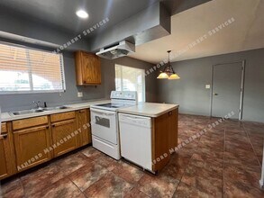 12229 N 48th Ave in Glendale, AZ - Building Photo - Building Photo