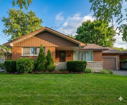 401 Bunting Rd in St Catharines, ON - Building Photo