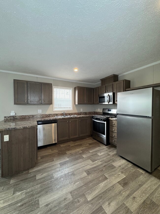 2340 Maple Dr in Fenton, MI - Foto de edificio - Building Photo