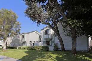 533-537 W Broadway in Anaheim, CA - Building Photo