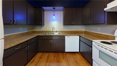 2807 Longmire Dr, Unit A in College Station, TX - Building Photo - Building Photo