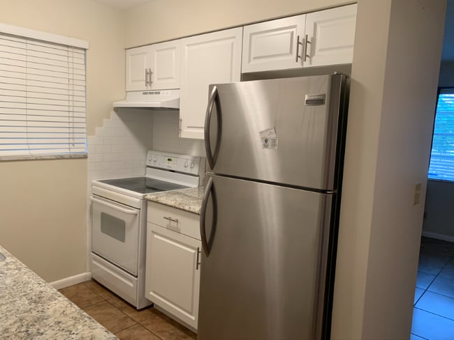 1610 Shirley Ct in Lantana, FL - Foto de edificio - Building Photo