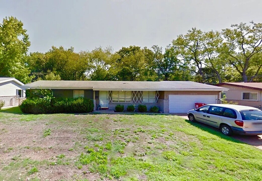 10700 Vorhof Dr in St. Louis, MO - Building Photo