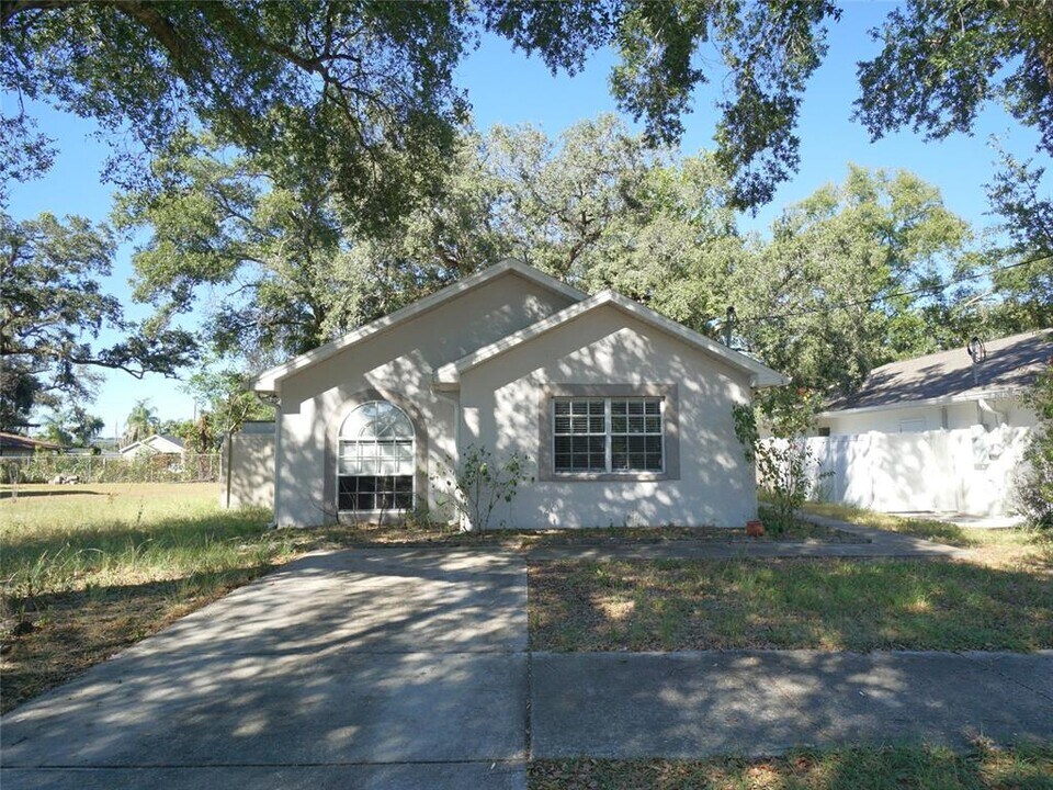 2416 E Ida St in Tampa, FL - Building Photo