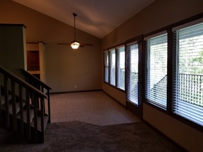 1920 Parkwild Dr in Council Bluffs, IA - Building Photo - Building Photo