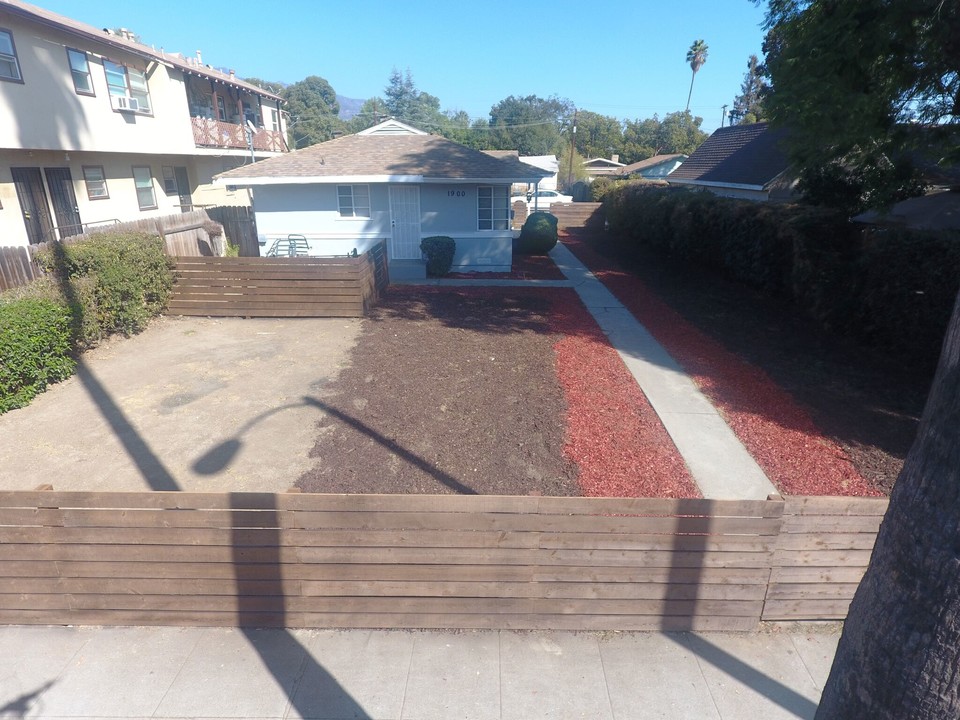 1900 Lincoln Ave in Pasadena, CA - Building Photo