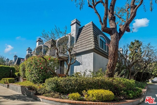 8105 Redlands St in Los Angeles, CA - Building Photo - Building Photo