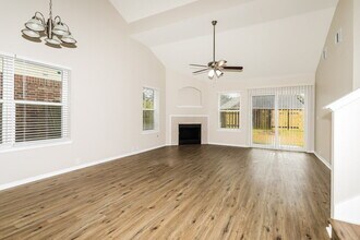 11915 Sonora Springs Dr in Tomball, TX - Building Photo - Building Photo