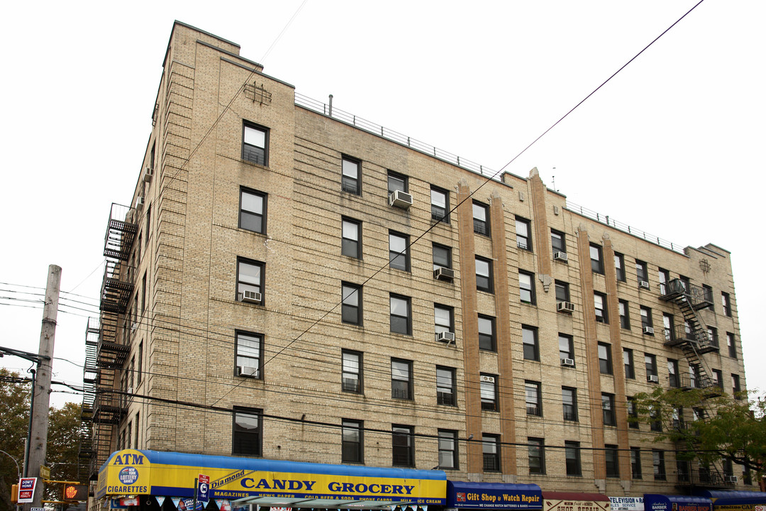 2534 Broadway in Astoria, NY - Foto de edificio