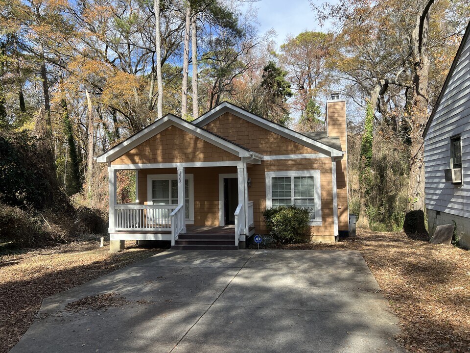 1903 Chattahoochee Pl in East Point, GA - Building Photo