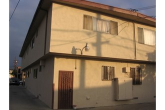 Longwood Apartment in Los Angeles, CA - Building Photo - Building Photo