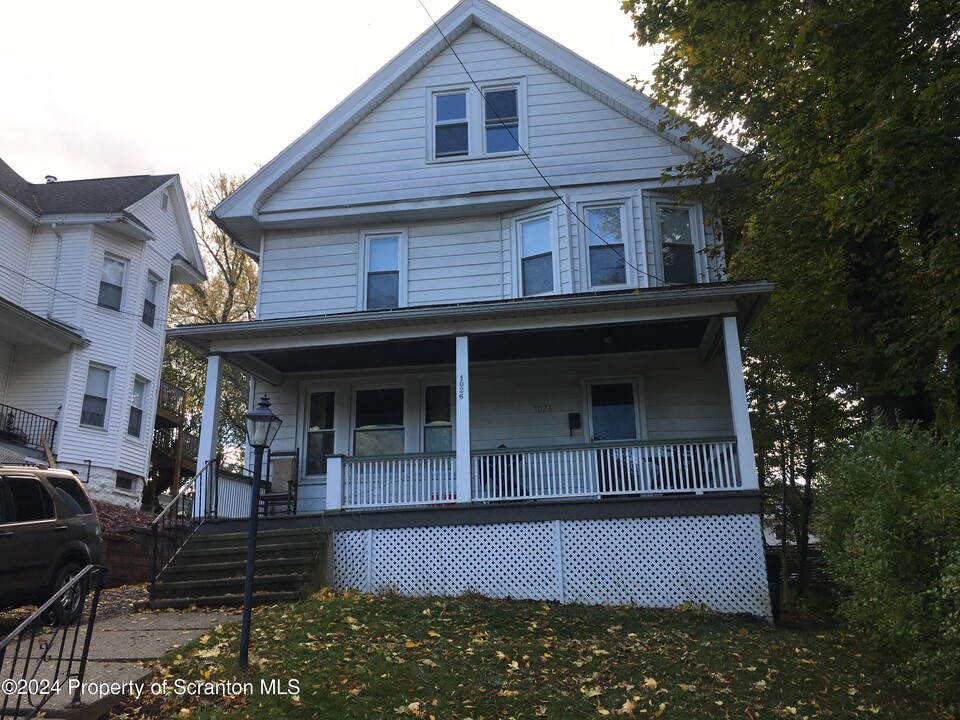 1026 Fairfield St in Scranton, PA - Building Photo