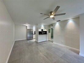 15639 SW 73rd Cir Terrace in Miami, FL - Building Photo