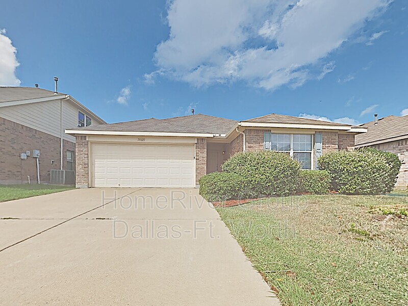 5821 Downs Dr in Fort Worth, TX - Building Photo