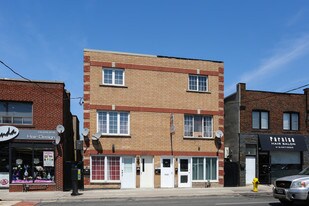564-566 Rogers Rd in Toronto, ON - Building Photo
