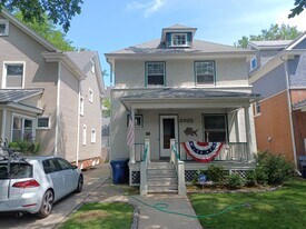 2025 Maple Ave in Evanston, IL - Building Photo