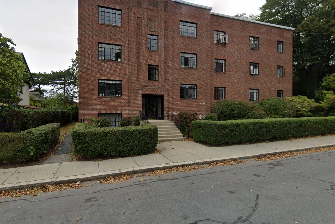 98 Sewall Ave, Unit 1 in Brookline, MA - Building Photo