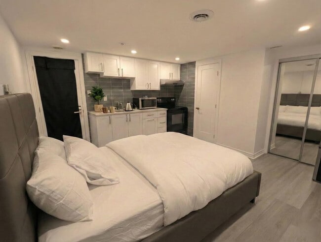 property at 4665 Rue Guénette