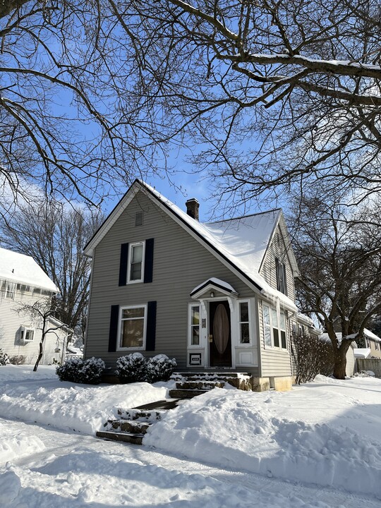 215 Lindale Ave in Ashland, OH - Building Photo