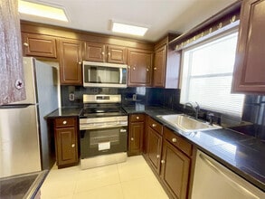 5090 SW 64th Ave in Davie, FL - Building Photo - Building Photo