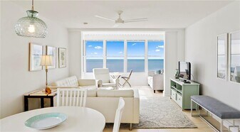 7000 Beach Plaza in St Pete Beach, FL - Building Photo