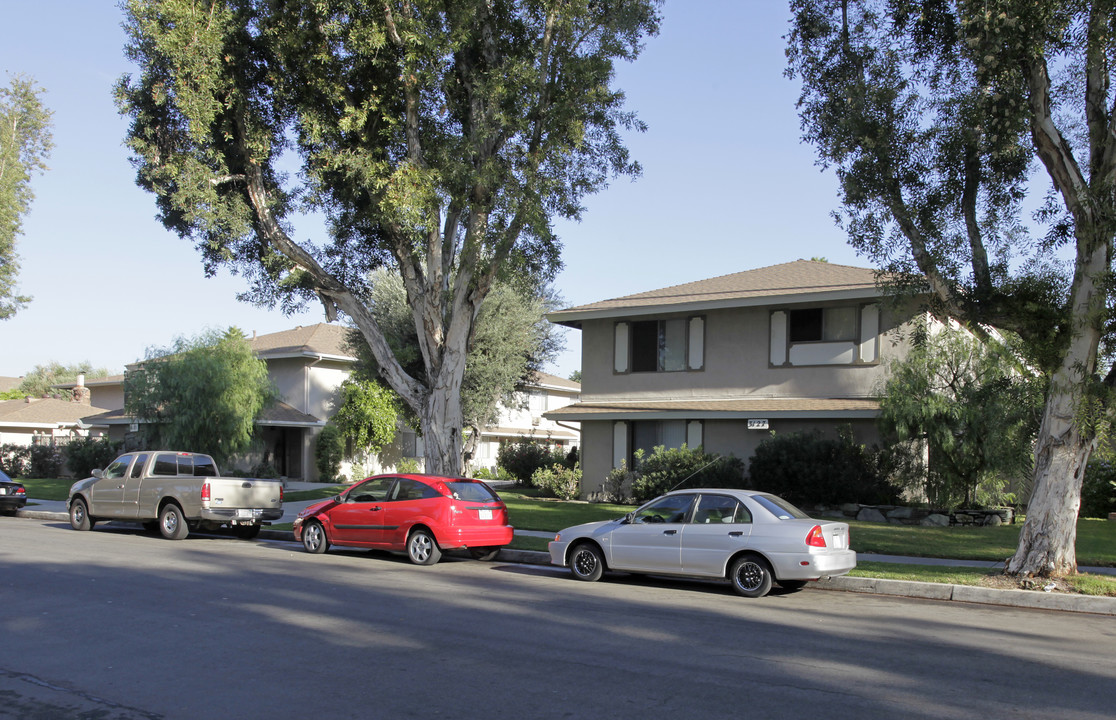 3121-3127 Quartz Ln in Fullerton, CA - Building Photo