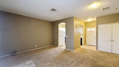 1900 N Torrey Pines Dr in Las Vegas, NV - Building Photo - Building Photo