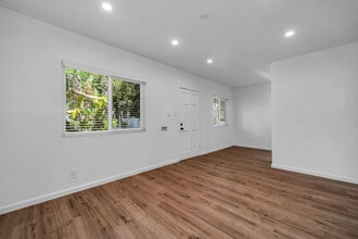 724 Willey Ln, Unit 724 in West Hollywood, CA - Building Photo - Building Photo