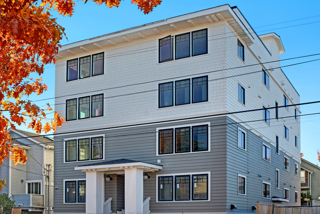 Midvale Apartments in Seattle, WA - Building Photo - Primary Photo