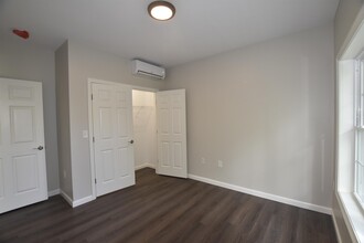 217 Rockingham Rd in Londonderry, NH - Building Photo - Building Photo