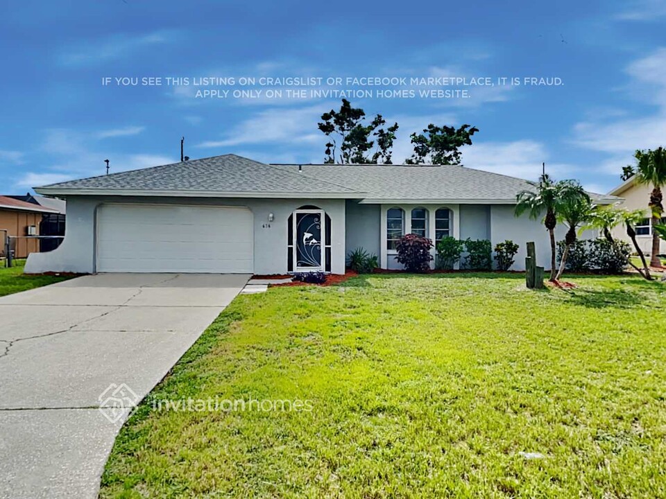 636 SE 11th Pl in Cape Coral, FL - Building Photo