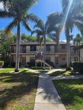 5296 Treetops Dr, Unit 5296 in Naples, FL - Foto de edificio - Building Photo