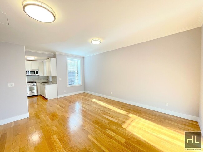 property at 252 W 76th St