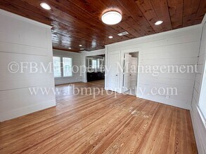 1407 N Preston St in Ennis, TX - Building Photo - Building Photo