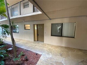 8040 Hampton Blvd in North Lauderdale, FL - Building Photo - Building Photo