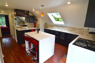 1210 14th St E in North Vancouver, BC - Building Photo - Building Photo