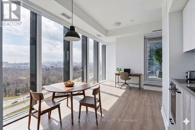 5 Quarrington Ln in Toronto, ON - Building Photo - Building Photo