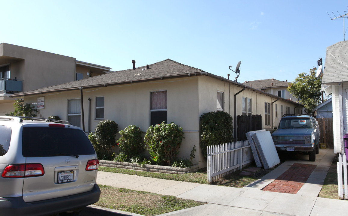 853 Gladys Ave in Long Beach, CA - Foto de edificio