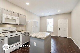 22034 Willow Downs Dr in Tomball, TX - Building Photo - Building Photo