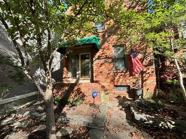 property at 996 Neil Ave