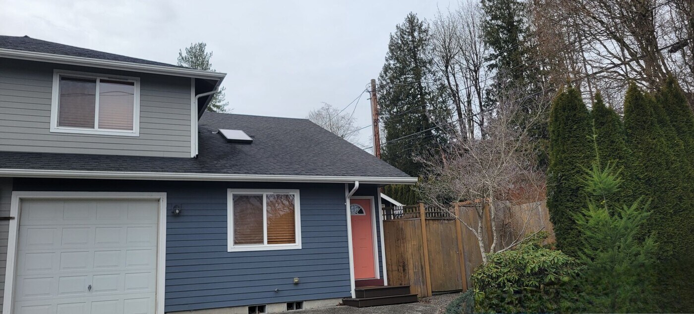 946 Harrison Ave in Snohomish, WA - Building Photo